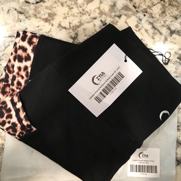 Zyia Leopard Pocket Hi-Rise Capri, size 6-8 - Picture 2 of 3